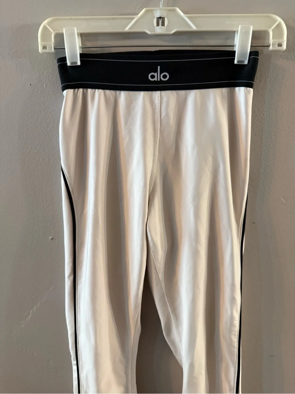 ALO Yoga soft stretch